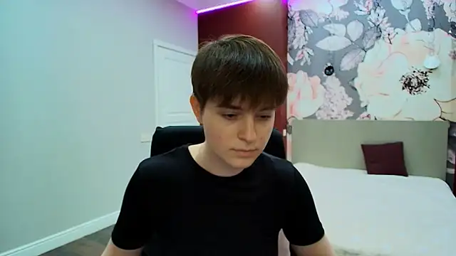 EmiliaYours online show from 04-07-26, 02:17