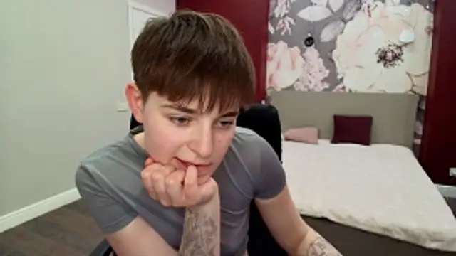 EmiliaYours online show from 04-15-26, 02:57