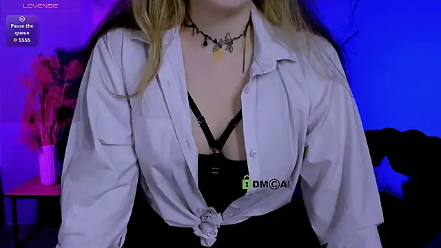 luna berryy online show from 05-15-26, 07:21