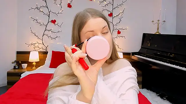 holy kitty online show from 03-19-25, 06:14