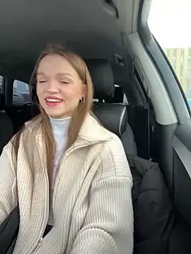 Snapshot of KitteCat chatting on 12-17-24, 09:17 KitteCat online show from 12-17-24, 09:17