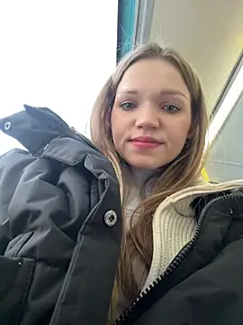 Snapshot of KitteCat chatting on 12-17-24, 12:22 KitteCat online show from 12-17-24, 12:22