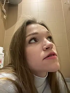 Snapshot of KitteCat chatting on 12-17-24, 03:28 KitteCat online show from 12-17-24, 03:28