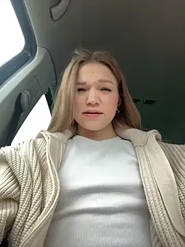 Snapshot of KitteCat chatting on 12-25-24, 08:40 KitteCat online show from 12-25-24, 08:40