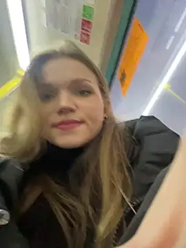 Snapshot of KitteCat chatting on 12-27-24, 01:39 KitteCat online show from 12-27-24, 01:39