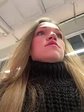 Snapshot of KitteCat chatting on 12-29-24, 09:50 KitteCat online show from 12-29-24, 09:50