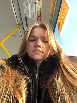 Snapshot of KitteCat chatting on 02-04-25, 09:38 KitteCat online show from 02-04-25, 09:38