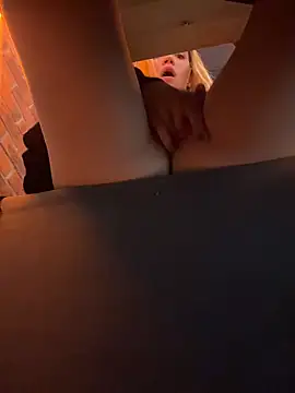 Snapshot of KitteCat chatting on 10-18-25, 09:54 KitteCat online show from 10-18-25, 09:54