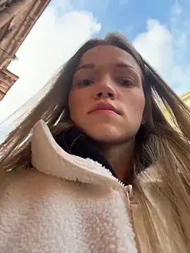 Snapshot of KitteCat chatting on 10-27-25, 09:35 KitteCat online show from 10-27-25, 09:35