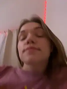 Snapshot of KitteCat chatting on 10-28-25, 03:25 KitteCat online show from 10-28-25, 03:25