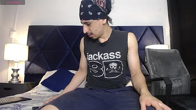 Snapshot of Sr_Magnus_ chatting on 02-04-25, 01:06 Sr Magnus online show from 02-04-25, 01:06