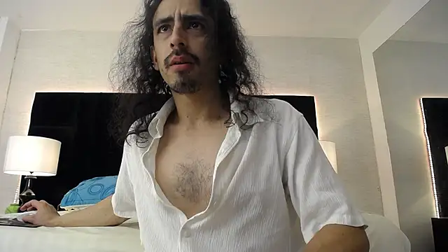 Snapshot of Sr_Magnus_ chatting on 02-18-25, 12:49 Sr Magnus online show from 02-18-25, 12:49