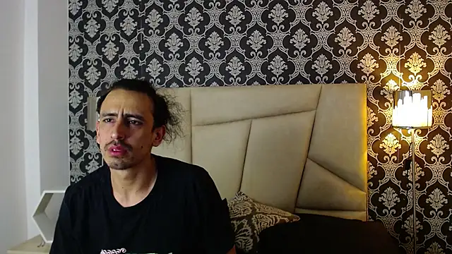 Snapshot of Sr_Magnus_ chatting on 03-11-25, 04:32 Sr Magnus online show from 03-11-25, 04:32