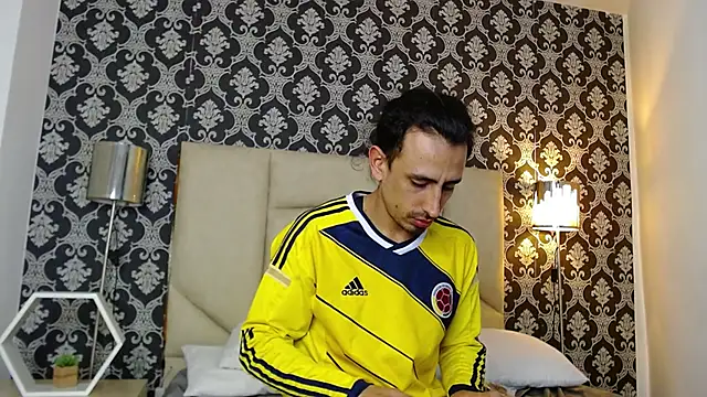 Snapshot of Sr_Magnus_ chatting on 03-12-25, 02:30 Sr Magnus online show from 03-12-25, 02:30