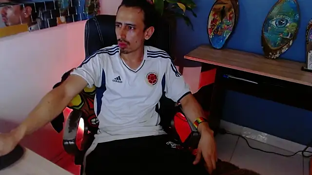 Snapshot of Sr_Magnus_ chatting on 03-15-25, 03:40 Sr Magnus online show from 03-15-25, 03:40