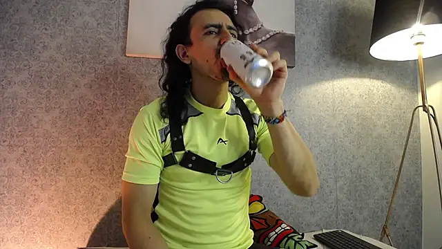 Snapshot of Sr_Magnus_ chatting on 03-20-25, 03:56 Sr Magnus online show from 03-20-25, 03:56