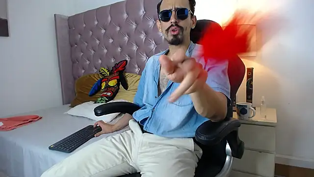 Snapshot of Sr_Magnus_ chatting on 09-22-25, 04:58 Sr Magnus online show from 09-22-25, 04:58