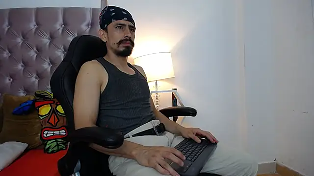 Snapshot of Sr_Magnus_ chatting on 10-03-25, 05:15 Sr Magnus online show from 10-03-25, 05:15