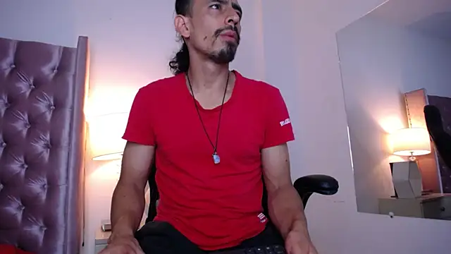 Snapshot of Sr_Magnus_ chatting on 10-26-25, 01:17 Sr Magnus online show from 10-26-25, 01:17