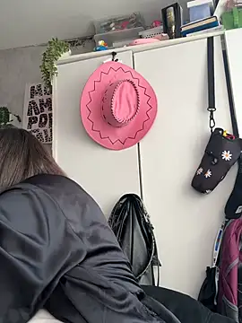 Snapshot of BellaBoux4 chatting on 03-20-26, 04:45 BellaBoux4 online show from 03-20-26, 04:45