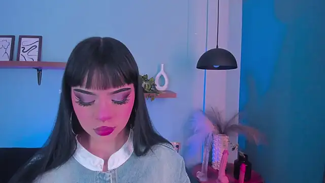 Snapshot of maddy_walker chatting on 11-13-25, 01:21 maddy walker online show from 11-13-25, 01:21