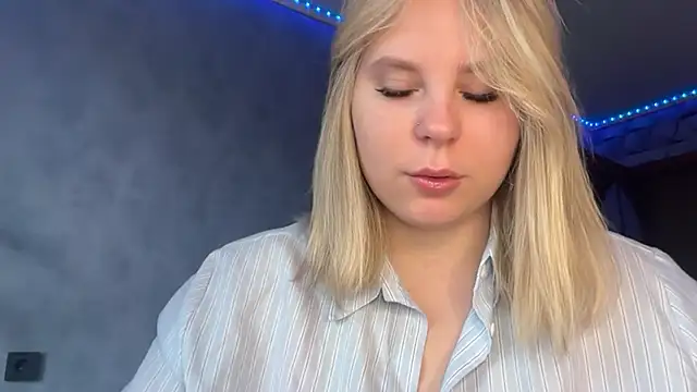 Thalia  Star online show from 11-22-25, 09:52