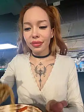 Snapshot of babydolll chatting on 03-16-25, 07:06 babydolll online show from 03-16-25, 07:06