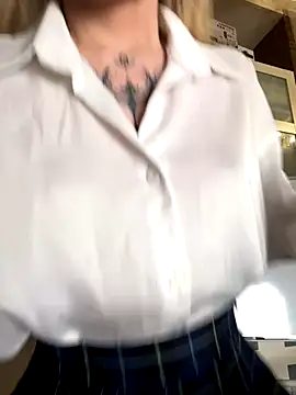 Snapshot of babydolll chatting on 10-12-25, 10:03 babydolll online show from 10-12-25, 10:03