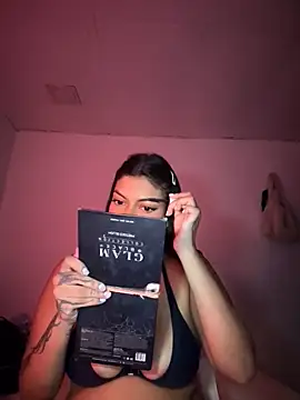 Snapshot of jennifer_oliveira chatting on 12-02-25, 11:48 jennifer oliveira online show from 12-02-25, 11:48