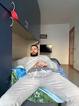 Snapshot of Gioeltoro89 chatting on 03-11-25, 03:45 Gioeltoro89 online show from 03-11-25, 03:45