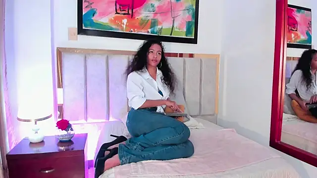 Snapshot of AntonellaHall_ chatting on 12-21-24, 12:27 AntonellaHall online show from 12-21-24, 12:27