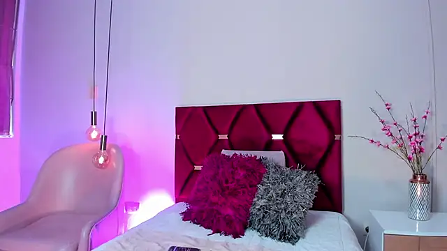 Snapshot of AntonellaHall_ chatting on 12-28-24, 12:24 AntonellaHall online show from 12-28-24, 12:24