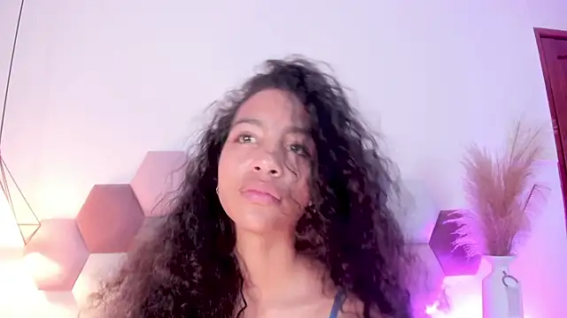 Snapshot of AntonellaHall_ chatting on 01-09-25, 03:01 AntonellaHall online show from 01-09-25, 03:01