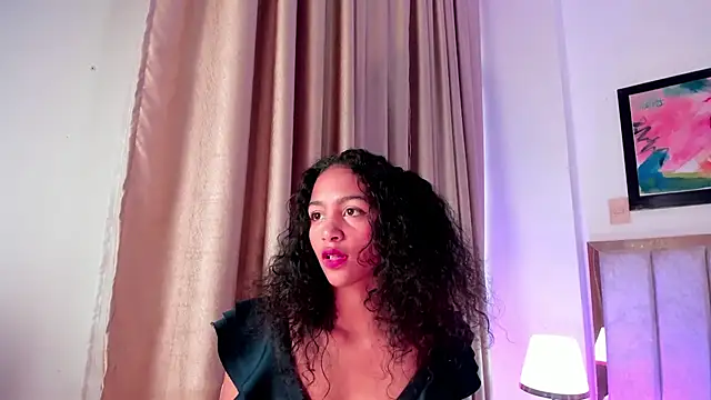 Snapshot of AntonellaHall_ chatting on 01-24-25, 11:59 AntonellaHall online show from 01-24-25, 11:59