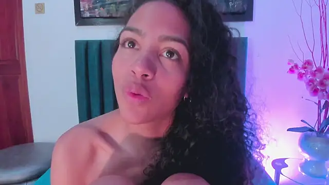 Snapshot of AntonellaHall_ chatting on 02-27-25, 06:20 AntonellaHall online show from 02-27-25, 06:20