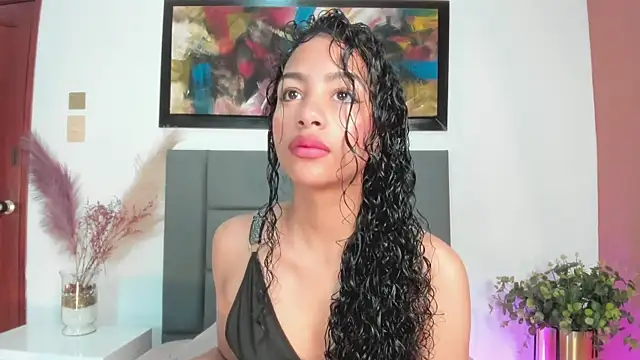 Snapshot of AntonellaHall_ chatting on 03-05-25, 11:49 AntonellaHall online show from 03-05-25, 11:49