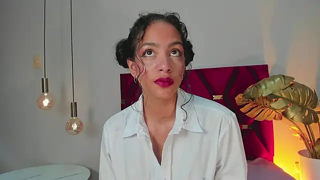 Snapshot of AntonellaHall_ chatting on 03-08-25, 12:20 AntonellaHall online show from 03-08-25, 12:20