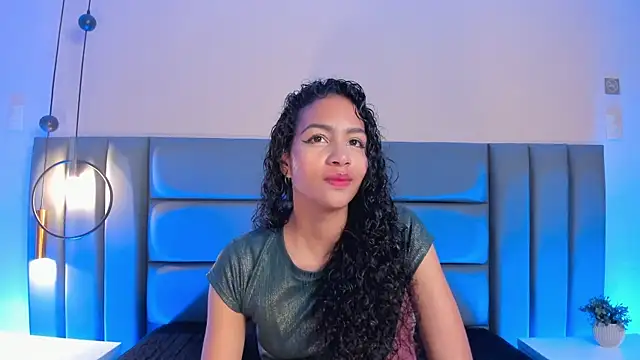 Snapshot of AntonellaHall_ chatting on 03-17-25, 06:21 AntonellaHall online show from 03-17-25, 06:21