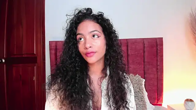 Snapshot of AntonellaHall_ chatting on 09-17-25, 12:18 AntonellaHall online show from 09-17-25, 12:18