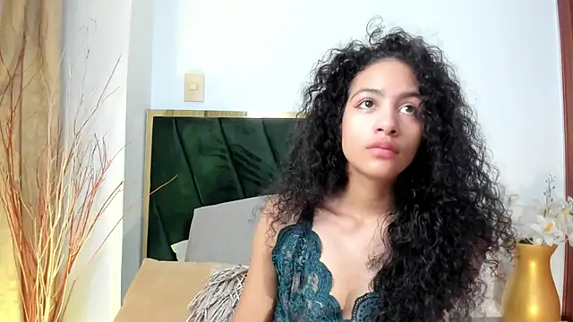 Snapshot of AntonellaHall_ chatting on 09-28-25, 02:22 AntonellaHall online show from 09-28-25, 02:22