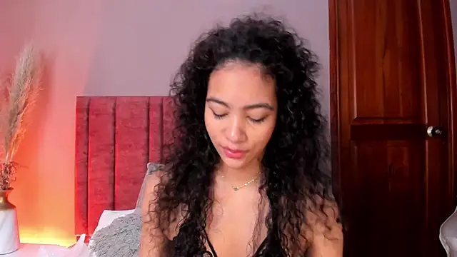 Snapshot of AntonellaHall_ chatting on 11-21-25, 12:04 AntonellaHall online show from 11-21-25, 12:04