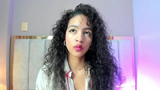 Snapshot of AntonellaHall_ chatting on 11-25-25, 12:27 AntonellaHall online show from 11-25-25, 12:27