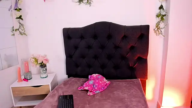 Alyssa jones online show from 12-28-24, 03:47