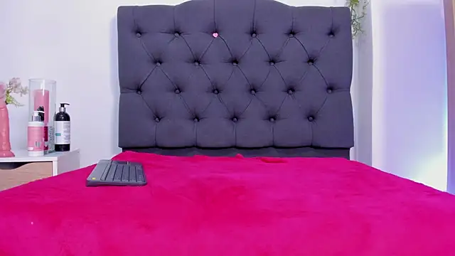 Alyssa jones online show from 02-28-25, 06:54