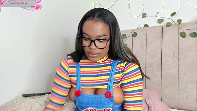 Snapshot of Kaseydelvey chatting on 10-27-25, 09:41 Kaseydelvey online show from 10-27-25, 09:41