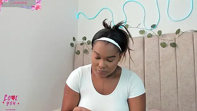 Snapshot of Kaseydelvey chatting on 10-28-25, 02:31 Kaseydelvey online show from 10-28-25, 02:31