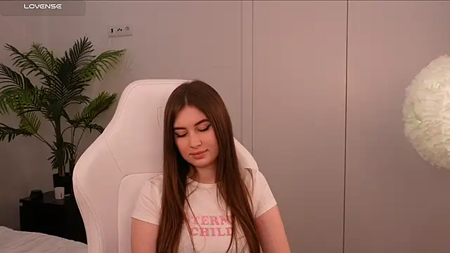 Lilly Colins online show from 01-29-25, 10:01