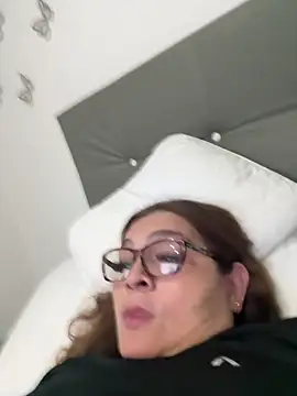 AntonellaAlondra4 online show from 12-17-25, 02:17