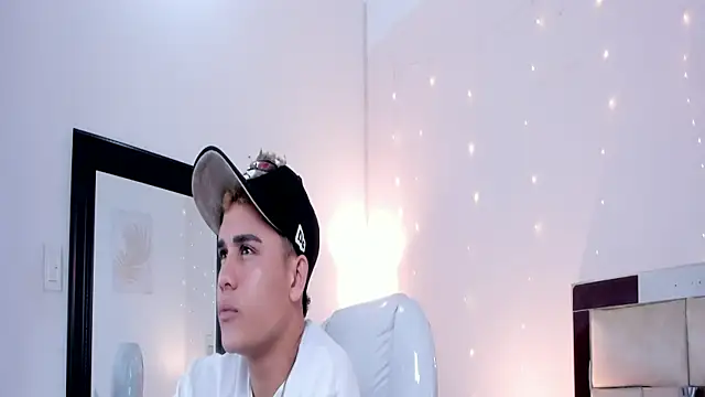 saraandstiven online show from 03-07-25, 03:19