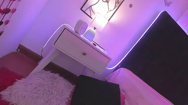 Snapshot of DesireSweet chatting on 02-22-25, 05:44 DesireSweet online show from 02-22-25, 05:44